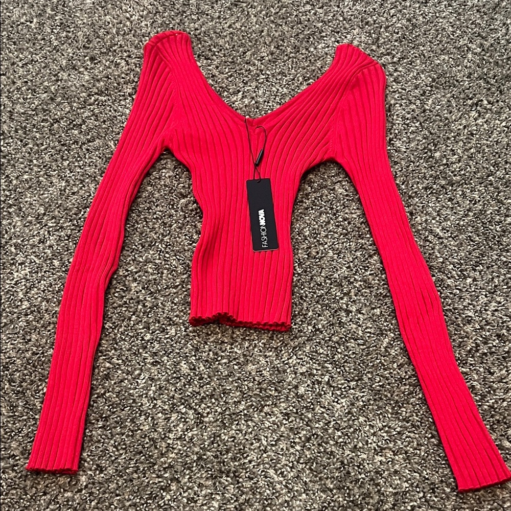 Vibrant Red Ribbed V-Neck Top. Looks really small but it’s stretchy! NWT.